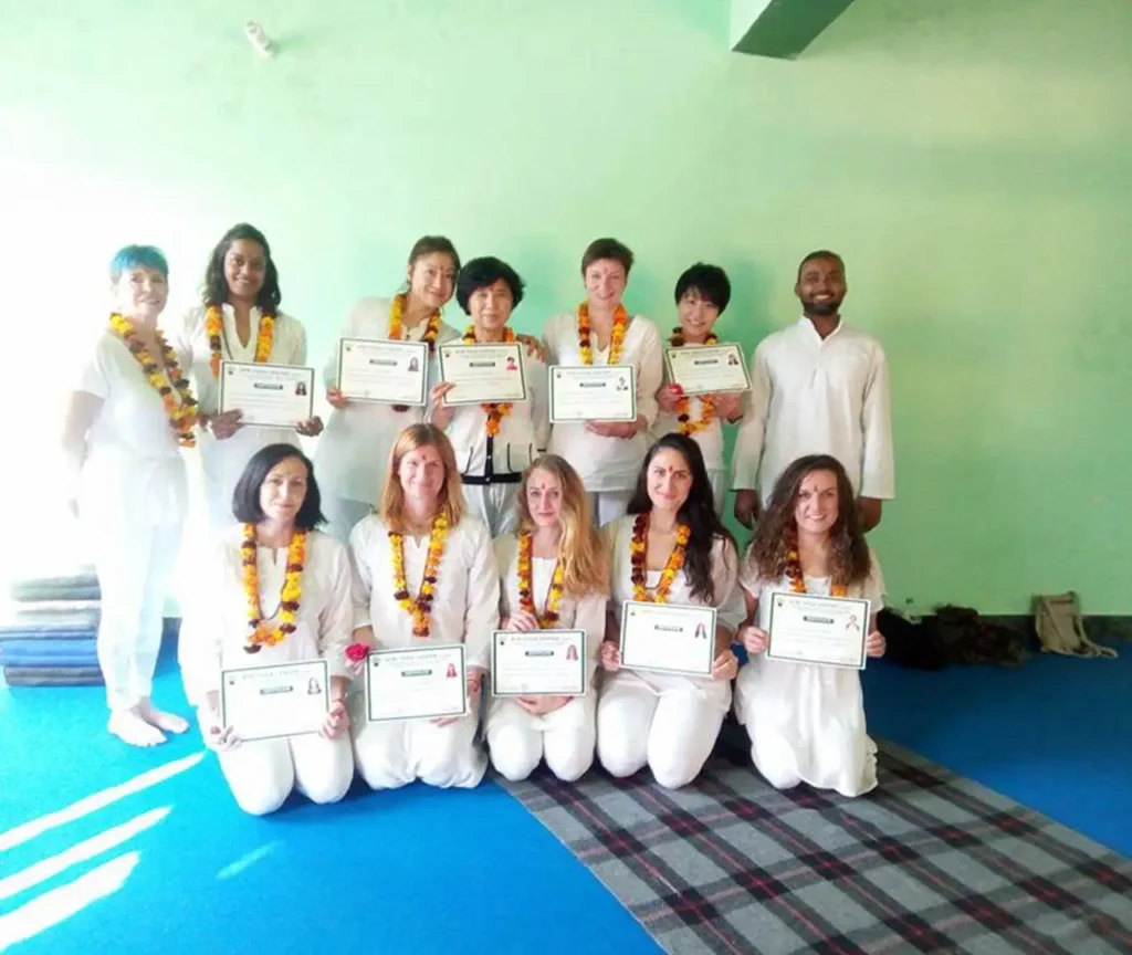 200 hour yoga teacher course in rishikesh