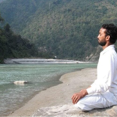 Best-kundalini-yoga-school-in-rishikesh Meditaion near rishikesh ganga during 200 hour kundalini yoga teacher training